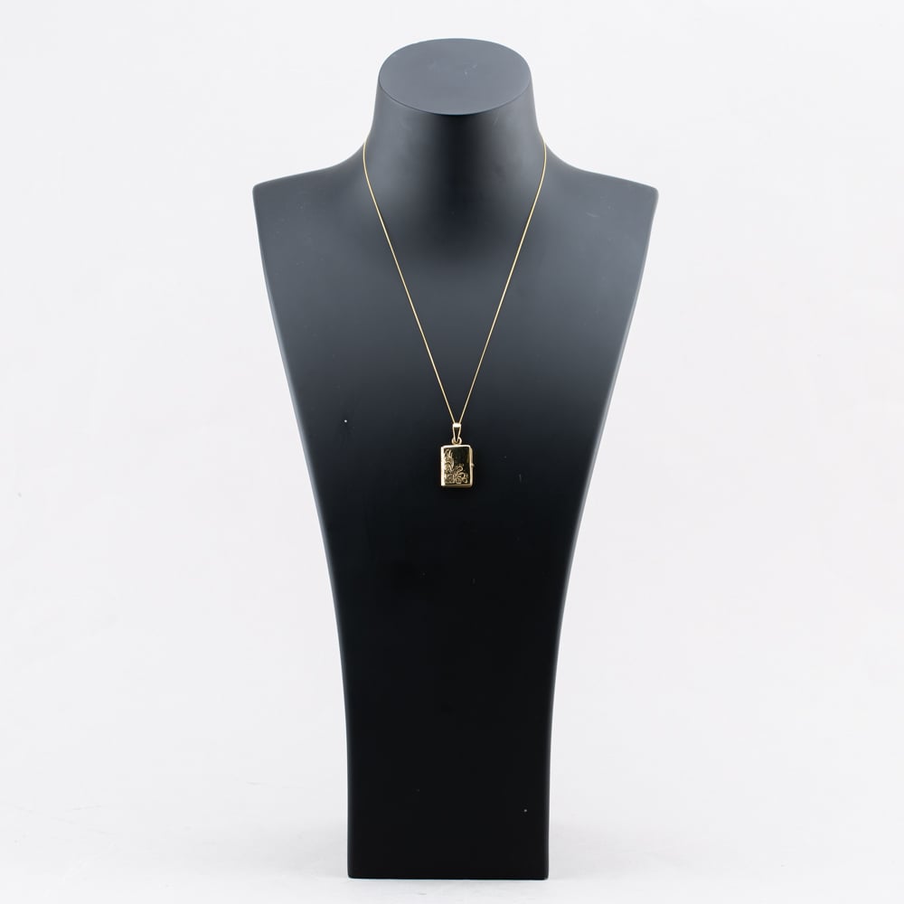 Pre-Owned 9ct Yellow Gold Oblong Half Engraved Locket Pendant & 18 Inch Curb Chain 43141306