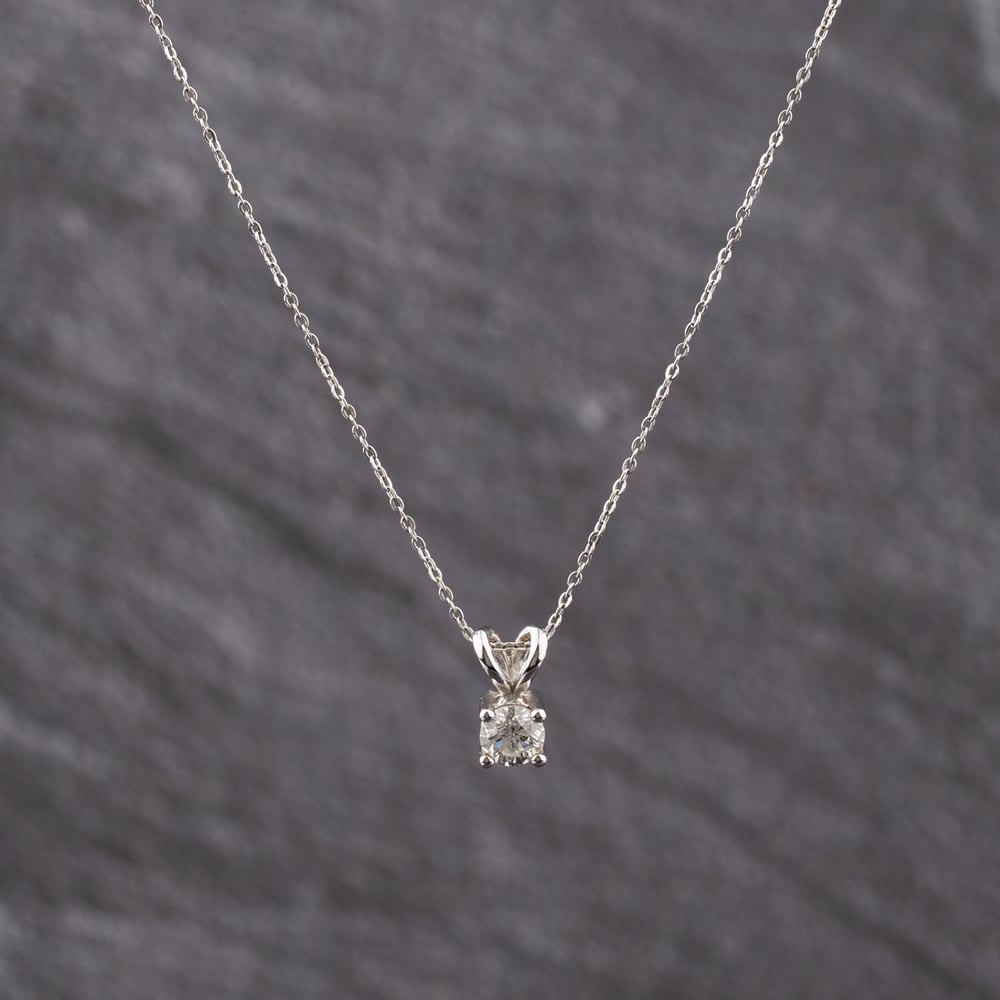 Pre-Owned 9ct White Gold 0.25ct Brilliant Cut Diamond Solitaire Pendant &amp; 18 Inch Trace Chain 43141346