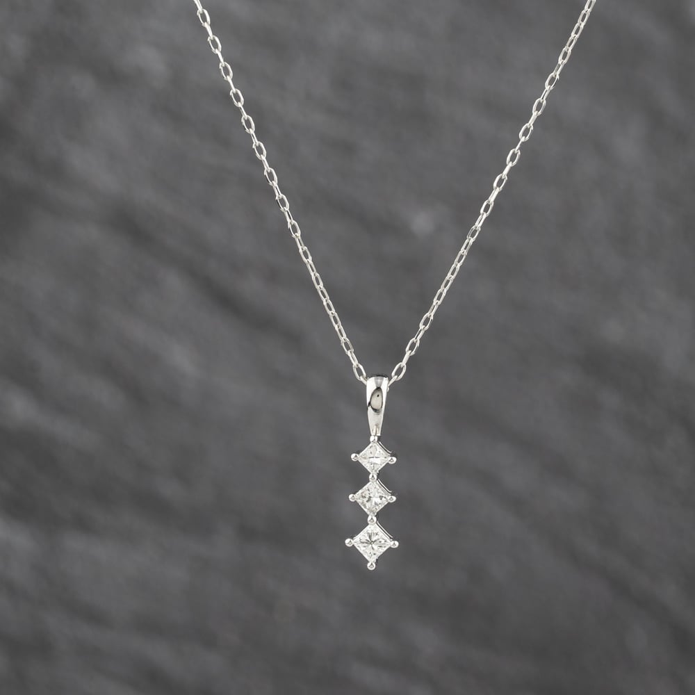Pre-Owned 9ct White Gold 0.25ct Princess Cut Diamond Three Stone Gemstone Pendant &amp; 16-18 Inch Trace Chain 43141353