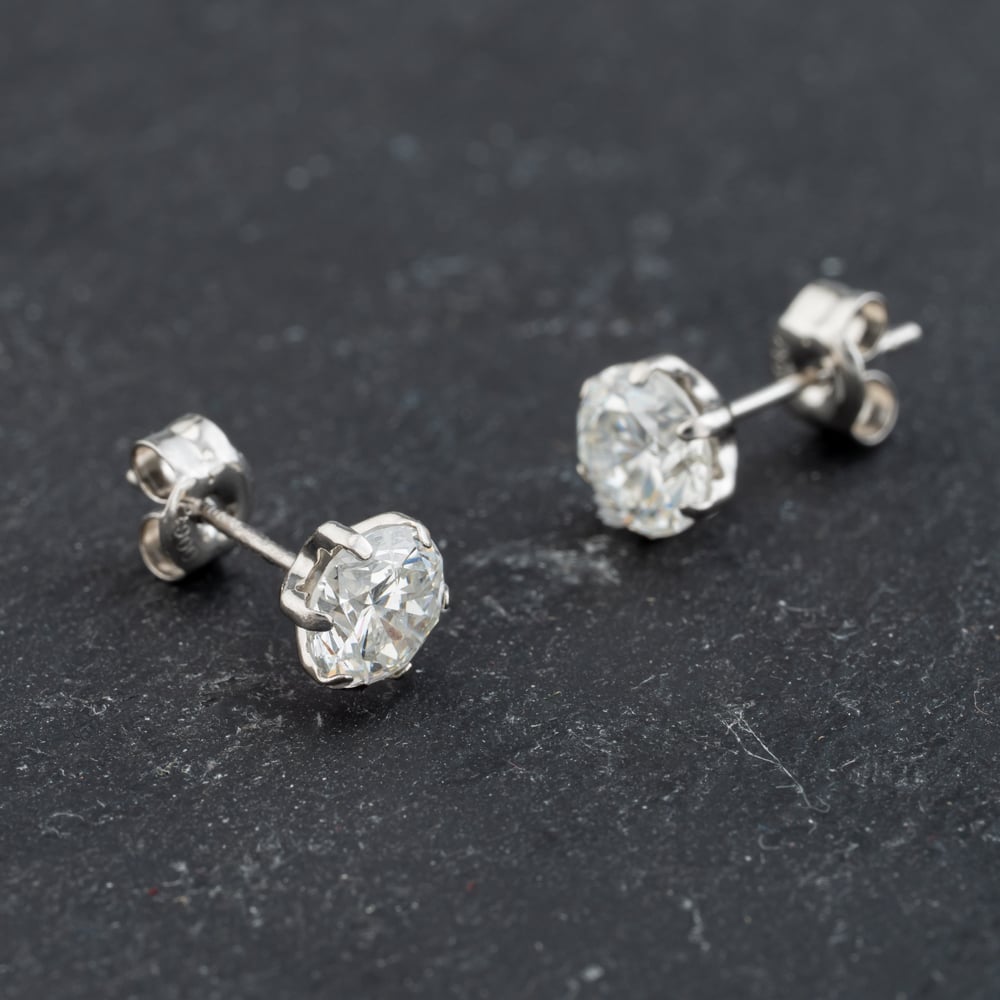 Pre-Owned Platinum 1.63ct Brilliant Cut Diamond Claw Set Stud Earrings 43171361