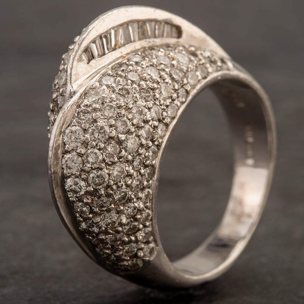 Product photograph of Pre-owned 18ct White Gold Brilliant Cut Twin Diamonds Fancy Ring 4332348 from The Jewel Hut