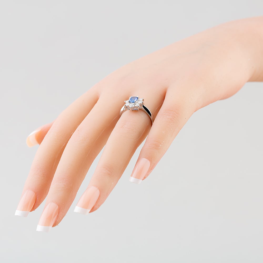 Pre-Owned Platinum 0.56ct Sapphire & 0.56ct Brilliant Cut Diamond Oval Cluster Ring 43351037