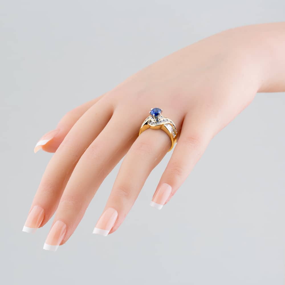 Pre-Owned 18ct Yellow Gold 1.39ct Oval Cut Sapphire & 1.40ct Diamond Twist Cluster Ring 43361017
