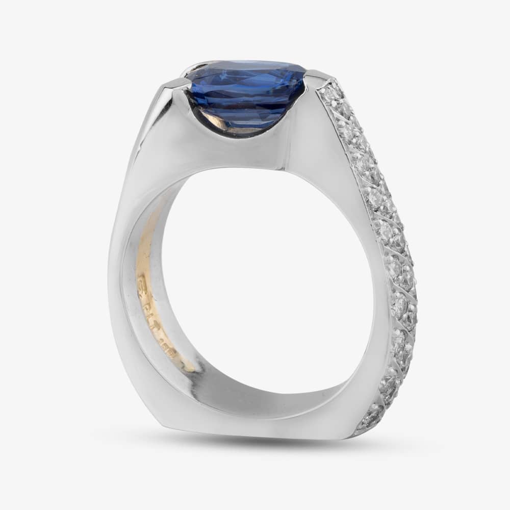 Pre-Owned Platinum Oval Cut Sapphire & Brilliant Cut Diamond Dress Ring 43361030