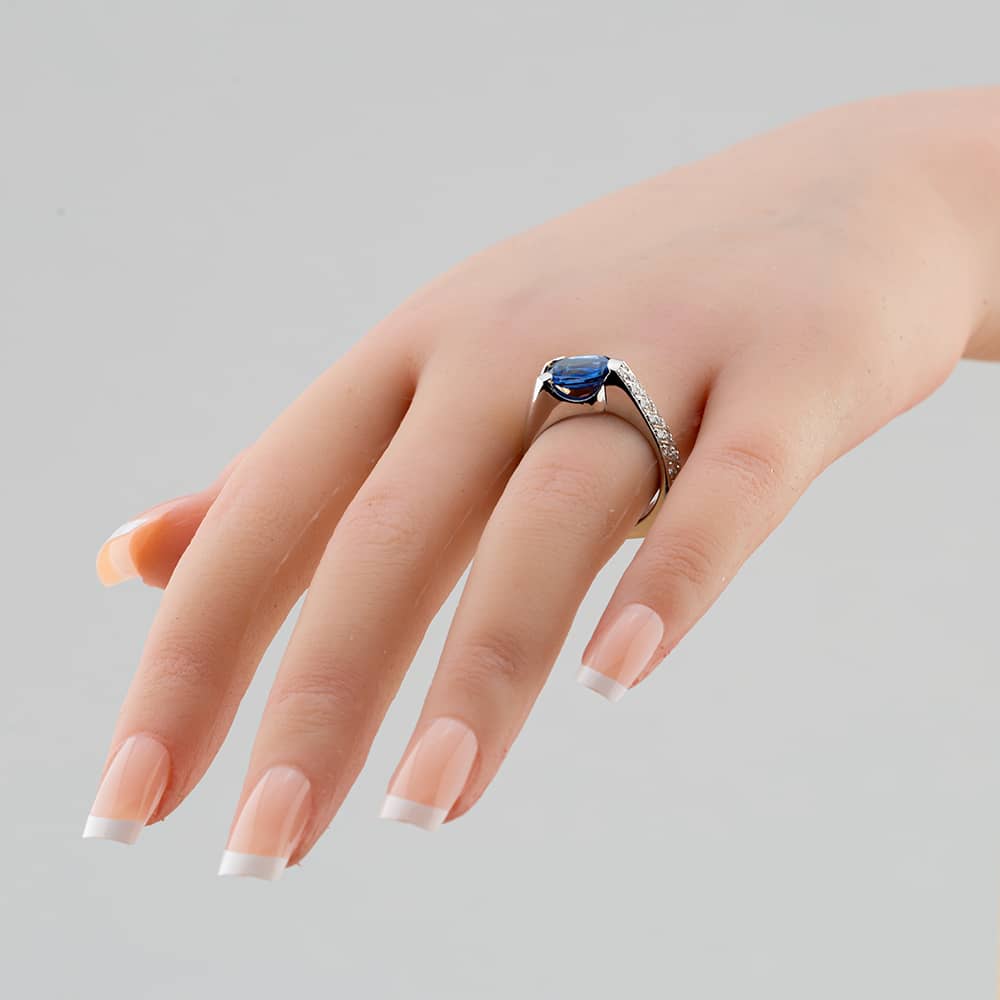 Pre-Owned Platinum Oval Cut Sapphire & Brilliant Cut Diamond Dress Ring 43361030