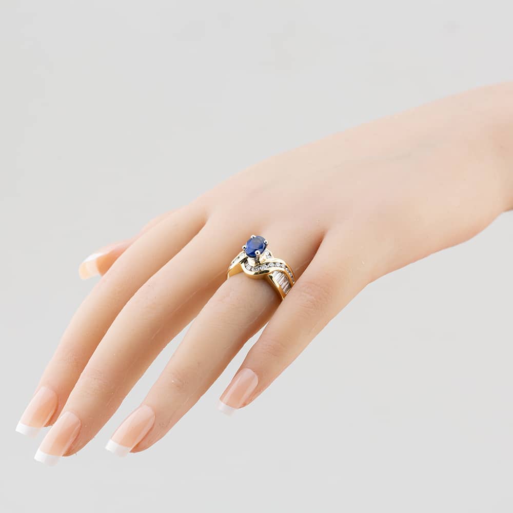 Pre-Owned 14ct Yellow Gold 1.27ct Oval Cut Sapphire & 1.20ct Diamond Twist Cluster Ring 43361056