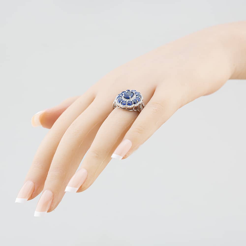 Pre-Owned 14ct White Gold Sapphire & Brilliant Cut Diamond Oval Cluster Ring 43361083