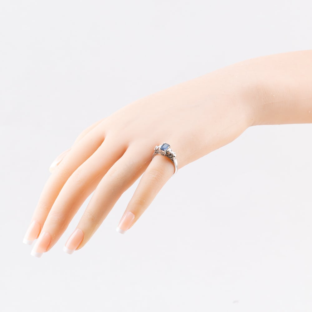Pre-Owned Platinum 0.86ct Sapphire & 0.23ct Baguette Cut Diamond Five Stone Ring 43361152
