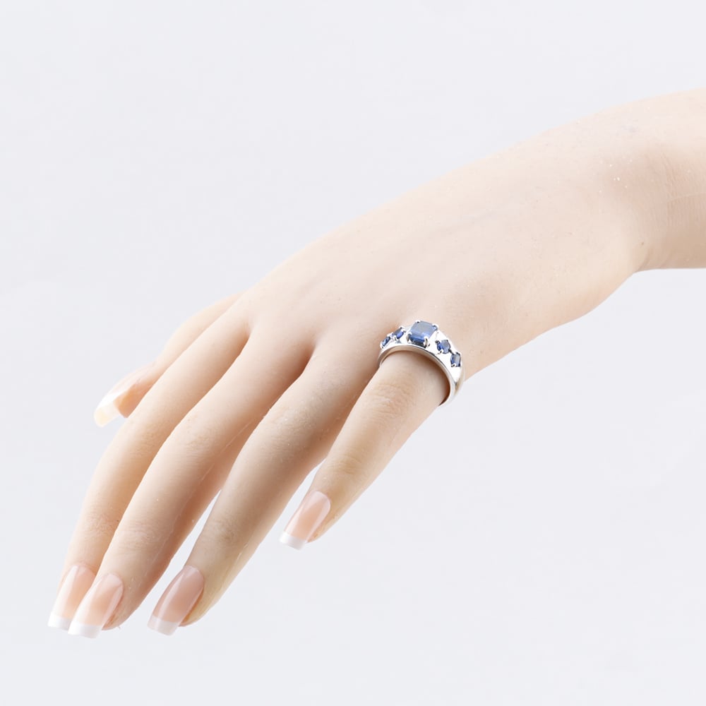 Pre-Owned Platinum 2.19ct Sapphire Graduated Five Stone Ring 43361177