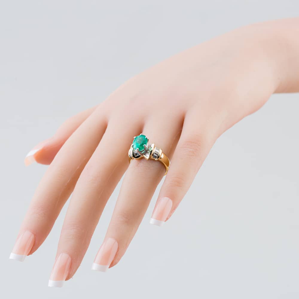 Pre-Owned 14ct Yellow Gold 2.13ct Oval Cut Emerald & 0.80ct Baguette Cut Diamond Set Shoulders Dress Ring 43371022