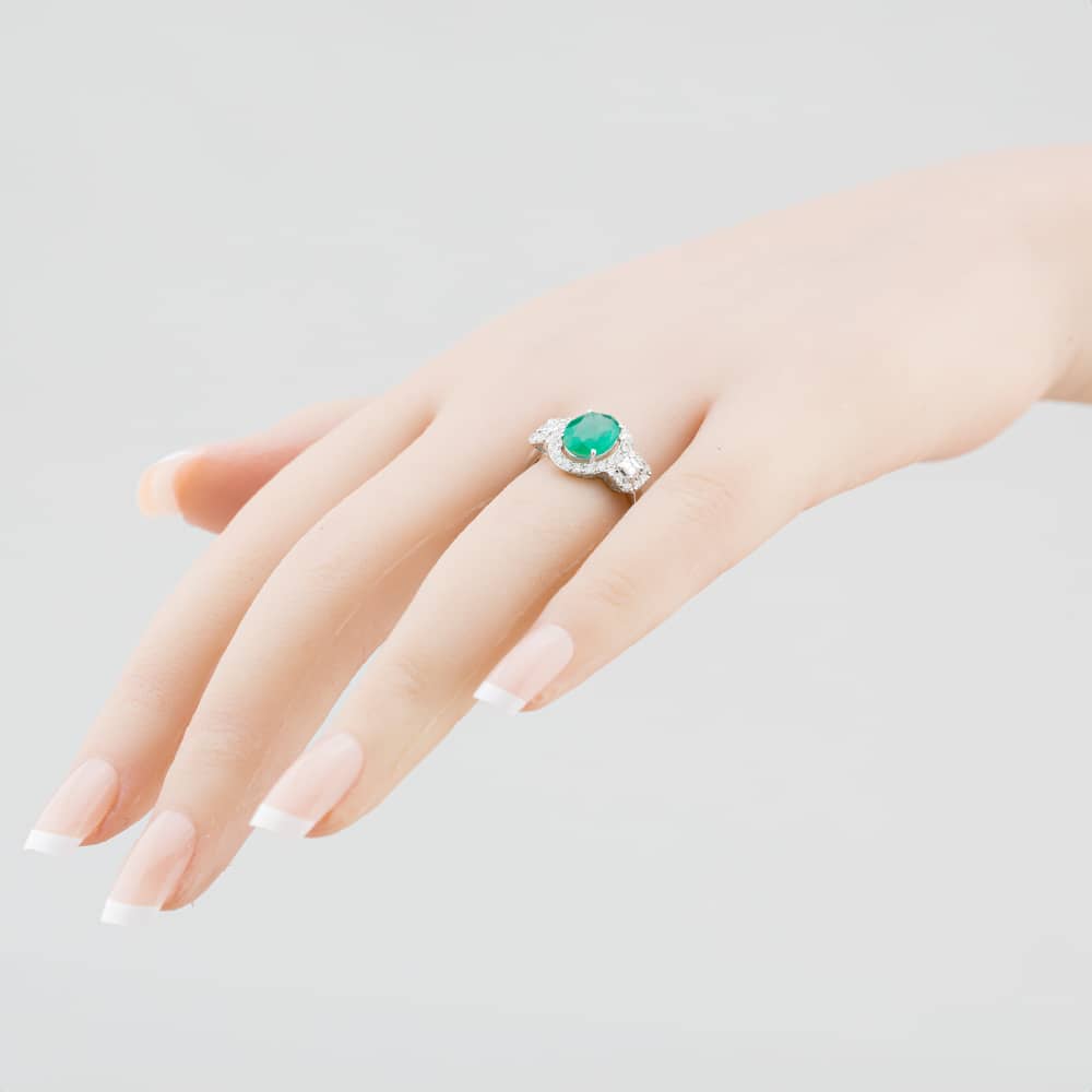Pre-Owned 18ct White Gold Oval Cut Emerald & Diamond Cluster Ring 43371036