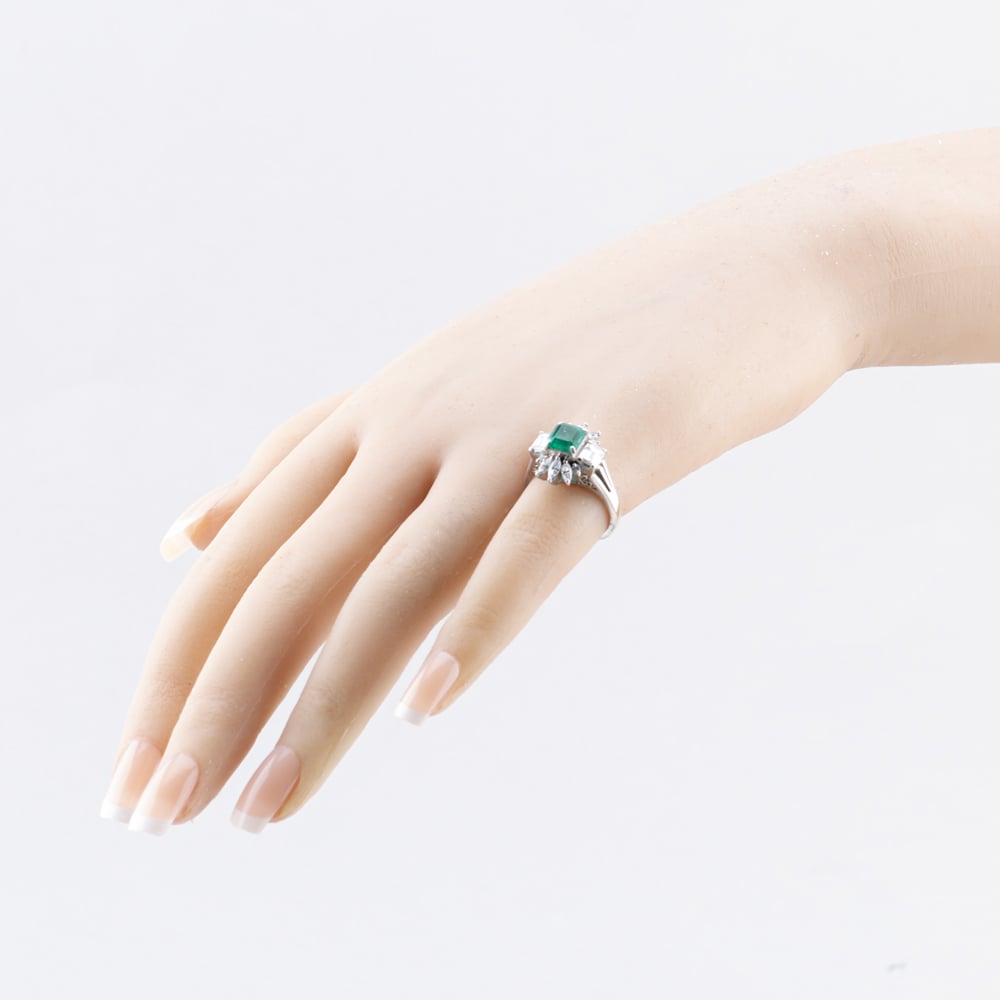 Pre-Owned Platinum 1.32ct Emerald & 1.14ct Diamond Cluster Ring 43371076