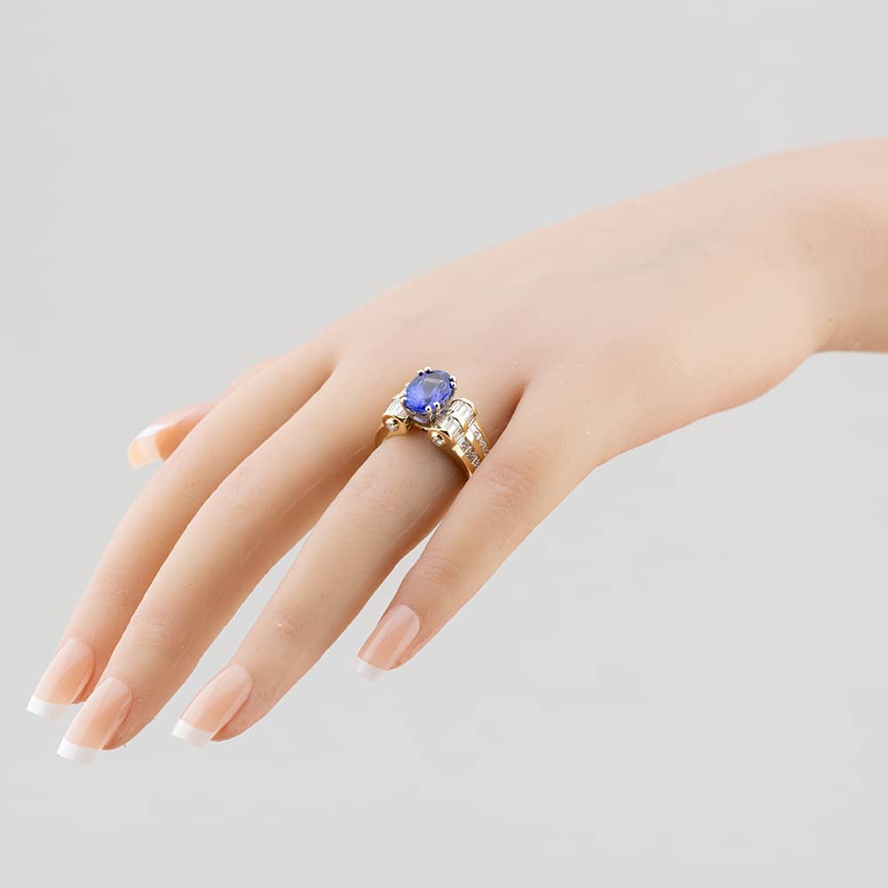 Pre-Owned 14ct Yellow Gold Oval Cut Tanzanite & Diamond Dress Ring 43411004