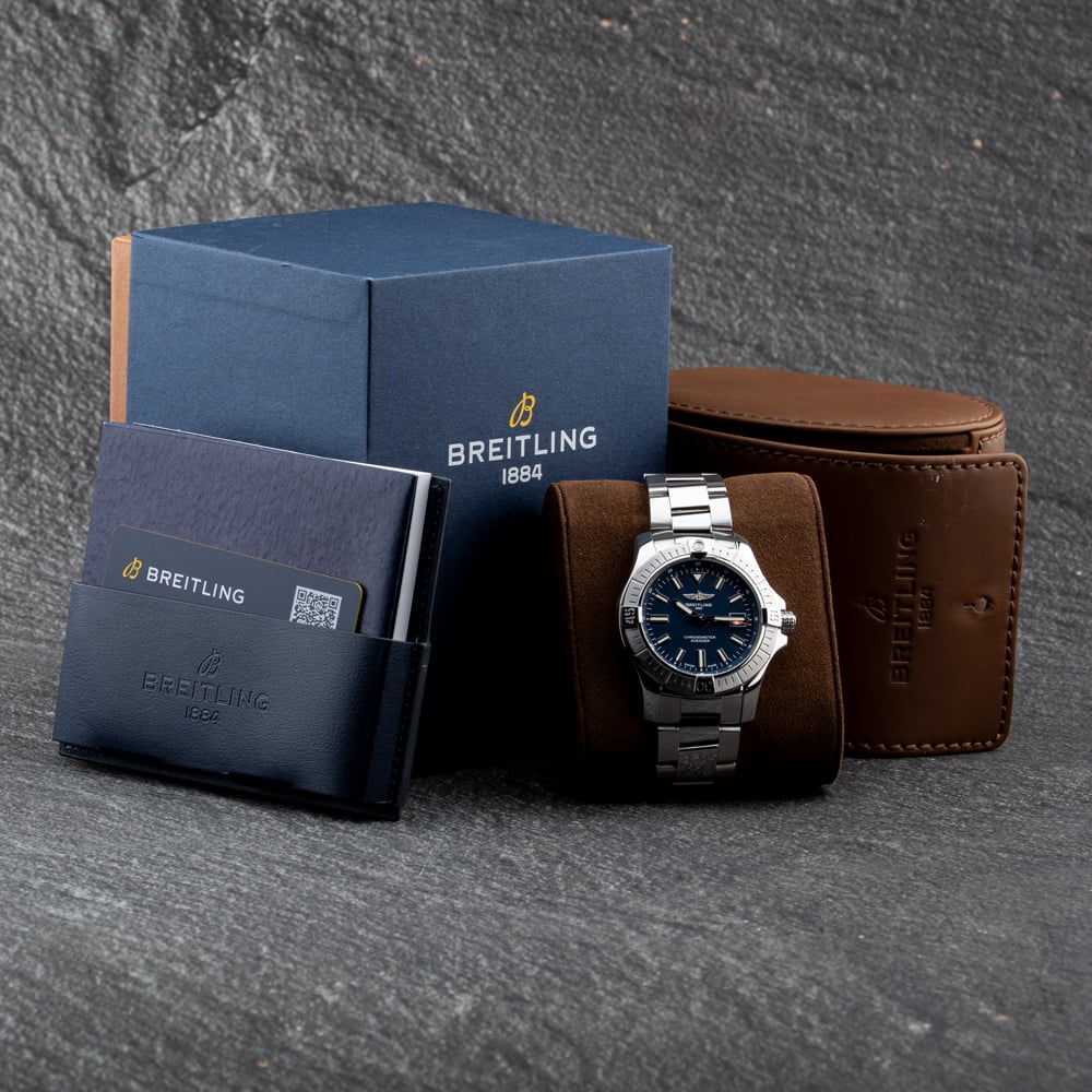 Pre-Owned Breitling Mens Avenger Blue Dial Silver Bracelet Watch A17318