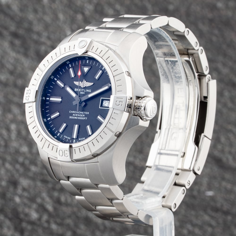 Pre-Owned Breitling Mens Avenger Black Dial Silver Bracelet Watch A17319