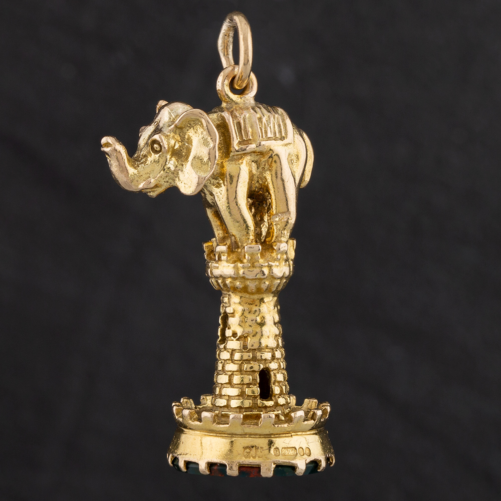 Product photograph of Pre-owned 9ct Yellow Gold Bloodstone Elephant Amp Castle Loose Pendant 4514022 from The Jewel Hut