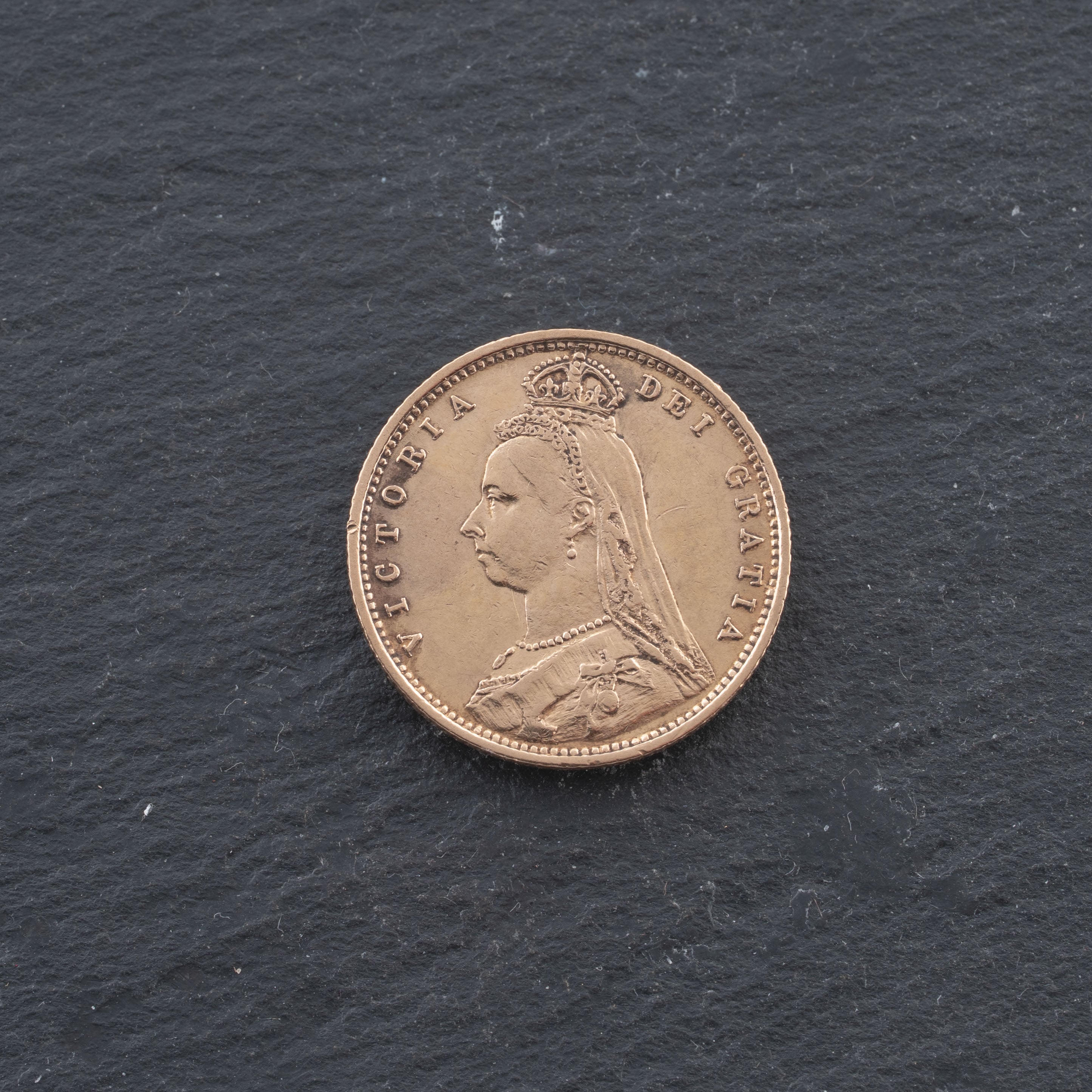 Pre-Owned 22ct Yellow Gold 1892 Queen Victoria Shield Back Half Sovereign Coin 47011229