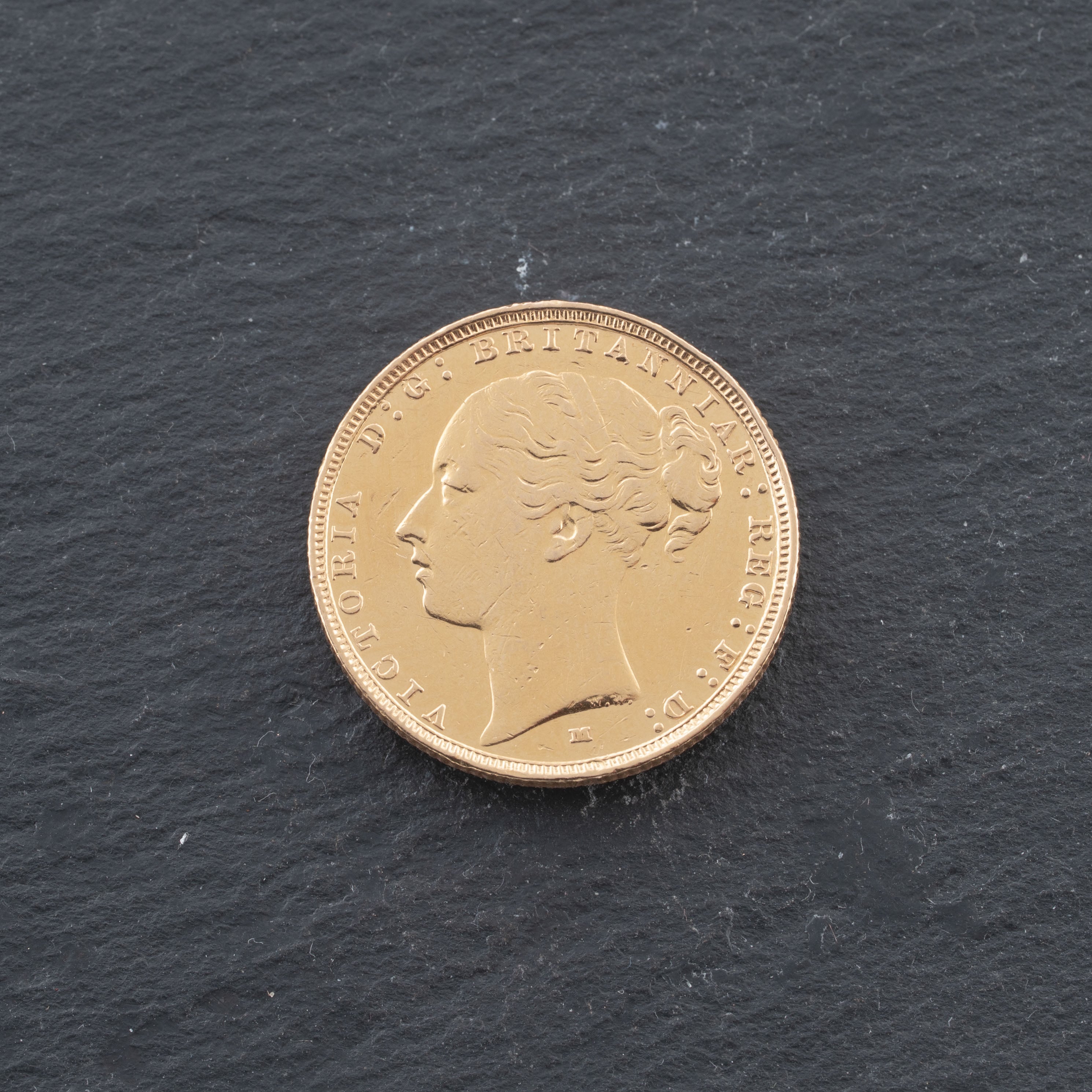 Pre-Owned 22ct Yellow Gold 1884 Young Queen Victoria Full Sovereign Coin 47021322