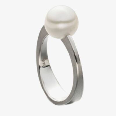 Eva Strepp Silver & Freshwater Pearl Ring CUTRINGFRESH