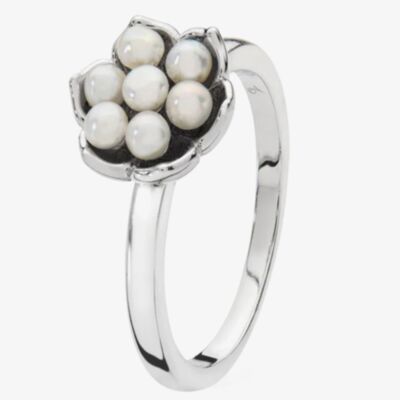 Lucy Quartermaine Silver Royal Pearl Flower Ring RR3