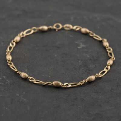 Pre-Owned 9ct Yellow Gold Bead 7.5 Inch Figaro Chain Bracelet 41061314
