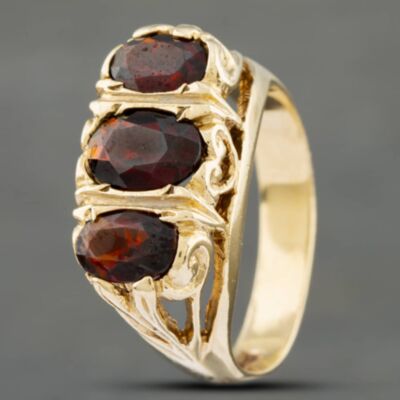 Pre-Owned 9ct Yellow Gold Oval Cut Garnet Three Stone Ring 41102186