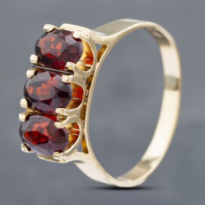Pre-Owned Yellow Gold Garnet Three Stone Ring 41102708