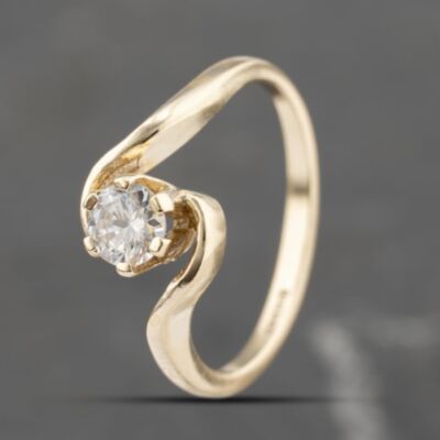Pre-Owned 9ct Yellow Gold Diamond Twist Solitaire Ring 41103452