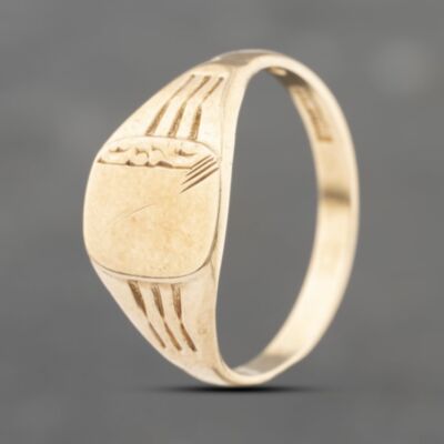Pre-Owned 9ct Yellow Gold Part Engraved Signet Ring 41103669