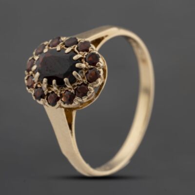 Pre-Owned 9ct Yellow Gold Garnet Oval Cluster Ring 41103677
