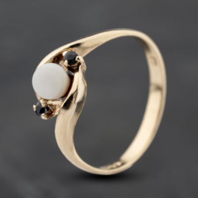 Pre-Owned 9ct Yellow Gold Simulated Pearl & Sapphire Three Stone Ring 41103902
