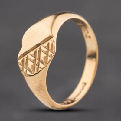 Pre-Owned 9ct Yellow Gold Heart Signet Ring 41104188