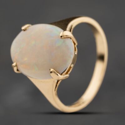 Pre-Owned 9ct Yellow Gold Opal Large Oval Dress Ring 41104238