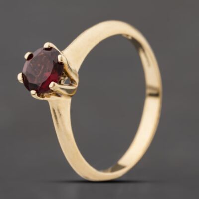 Pre-Owned 9ct Yellow Gold Garnet Round Dress Ring 41104285