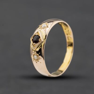 Pre-Owned 9ct Yellow Gold Garnet & Pearl Dress Ring 41104339