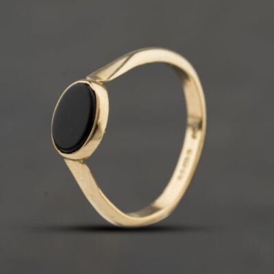 Pre-Owned 9ct Yellow Gold Onyx Oval Signet Ring 41104345