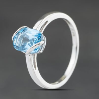 Pre-Owned 9ct White Gold Blue Topaz Oval Dress Ring 41104558