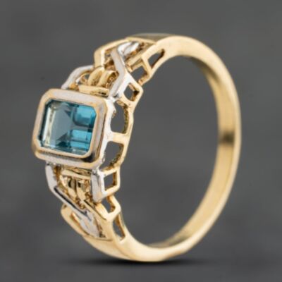 Pre-Owned 9ct Yellow Gold Blue Topaz Oblong With Patterned Shoulders Dress Ring 41104789