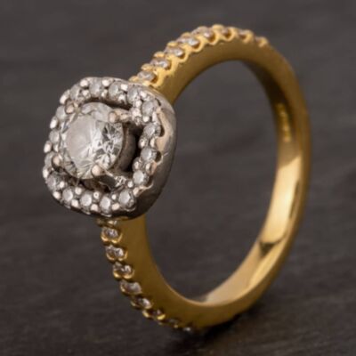 Pre-Owned 18ct Yellow Gold 0.82ct Brilliant Cut Diamond Halo Cluster Ring 41482592
