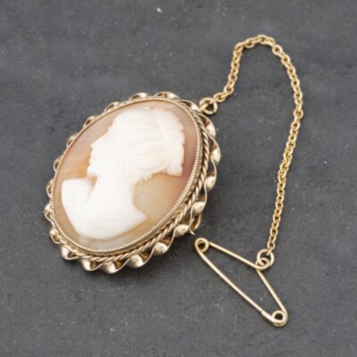 Pre-Owned 9ct Yellow Gold Cameo Oval Brooch 41131104