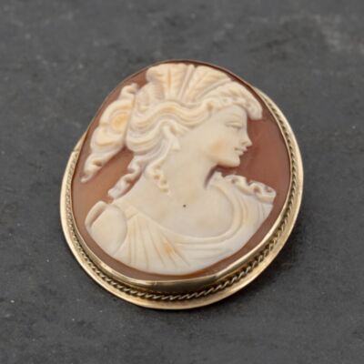 Pre-Owned 9ct Yellow Gold Cameo Oval Brooch 41131147