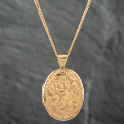 Pre-Owned 9ct Yellow Gold Oval Hand Engraved Locket Pendant & 21 Inch Curb Chain 41141562