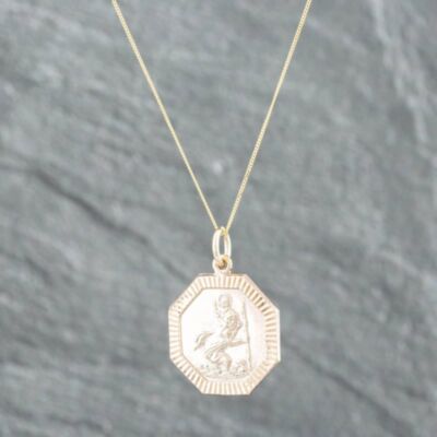 Pre-Owned 9ct Yellow Gold Hexagon Diamond Cut Edge St Christopher Pendant & 18 Inch Curb Chain 41141759