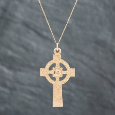 Pre-Owned 9ct Yellow Gold Celtic Cross Pendant & 18 Inch Curb Chain 41141830