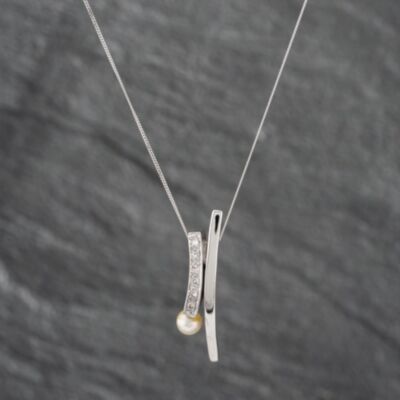 Pre-Owned 18ct White Gold Diamond & Pearl Crossover Gemstone Loose Pendant 41141982