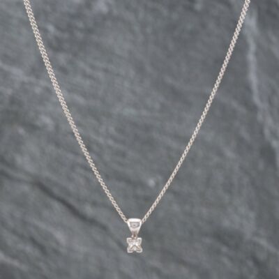 Pre-Owned 9ct White Gold Diamond Pendant & 20 Inch Curb Chain 41142086