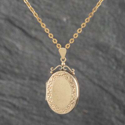 Pre-Owned 9ct Yellow Gold Oval Patterned Edge Locket Pendant & 20 Inch Trace Chain 41142204