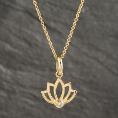 Pre-Owned 18ct Yellow Gold Cubic Zirconia Lotus Flower Pendant & 16 Inch Trace Chain 41142247