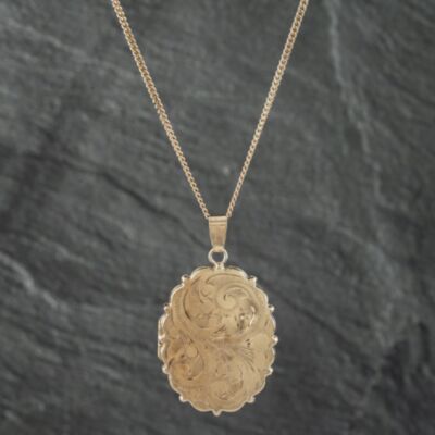 Pre-Owned 9ct Yellow Gold Large Scollop Edge Hand Engraved Locket Pendant & 16 Inch Curb Chain 41142348