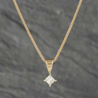 Pre-Owned 18ct Yellow Gold 0.35ct Princess Cut Diamond Pendant & 18 Inch Spiga Chain 41142455